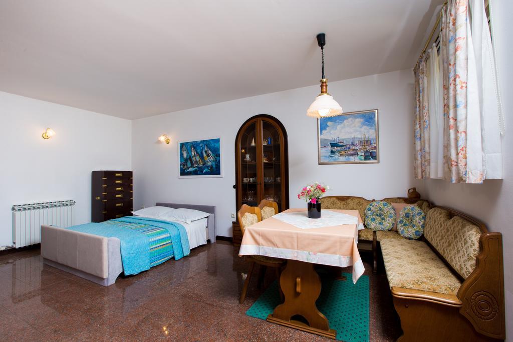 Apartment Dolores Опатия Екстериор снимка